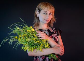 Jak pozbyć się żółtych plam na białych ubraniach?