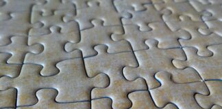 Jak składać swetry żeby zajmowały mało miejsca?